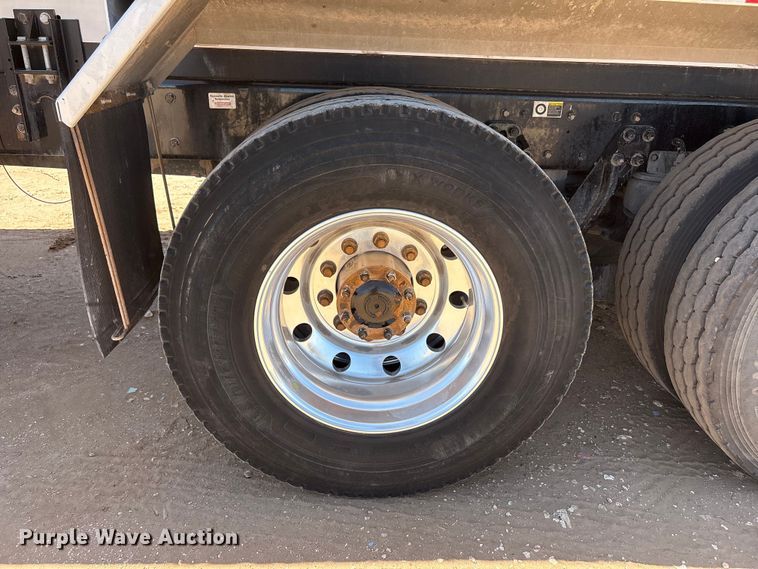 image for item JM9475 2018 Kenworth T800 fuel truck