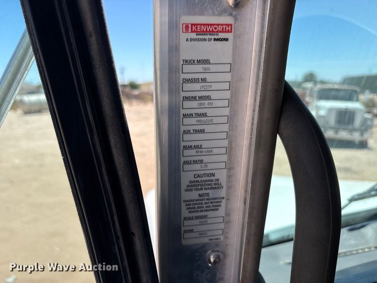 image for item JM9475 2018 Kenworth T800 fuel truck