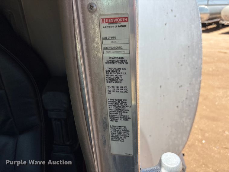 image for item JM9475 2018 Kenworth T800 fuel truck