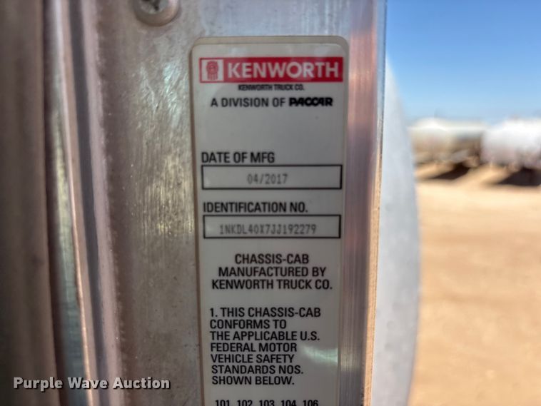 image for item JM9475 2018 Kenworth T800 fuel truck