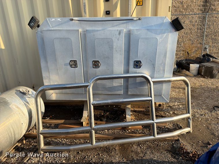 image for item MQ9162 Truck tractor parts