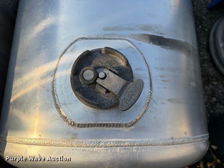 image for item MQ9162 Truck tractor parts