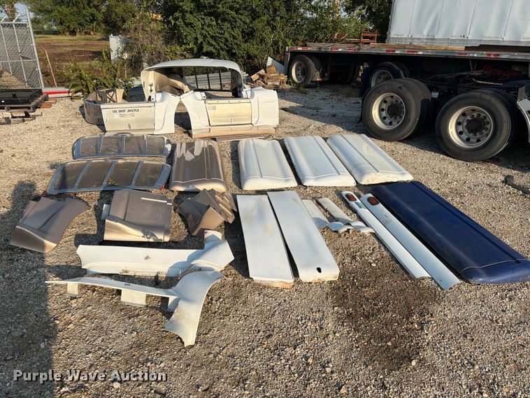 image for item MQ9167 Peterbilt 387 body parts