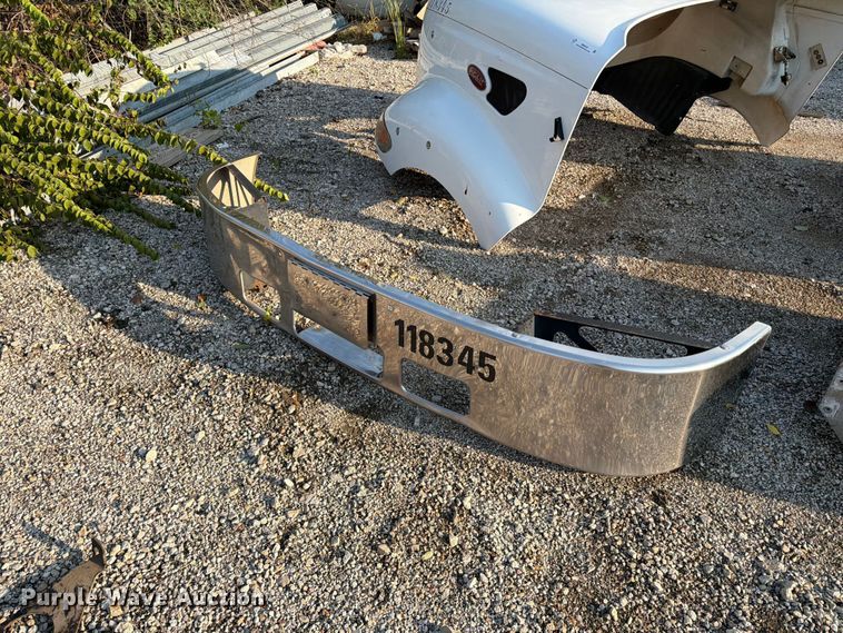 image for item MQ9167 Peterbilt 387 body parts