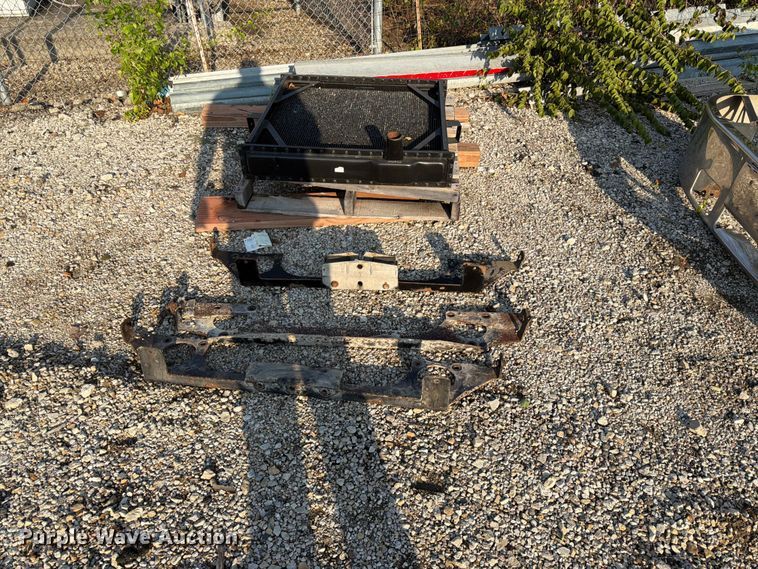 image for item MQ9167 Peterbilt 387 body parts