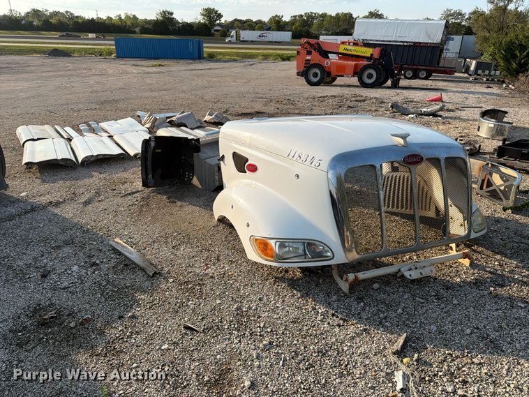 image for item MQ9167 Peterbilt 387 body parts