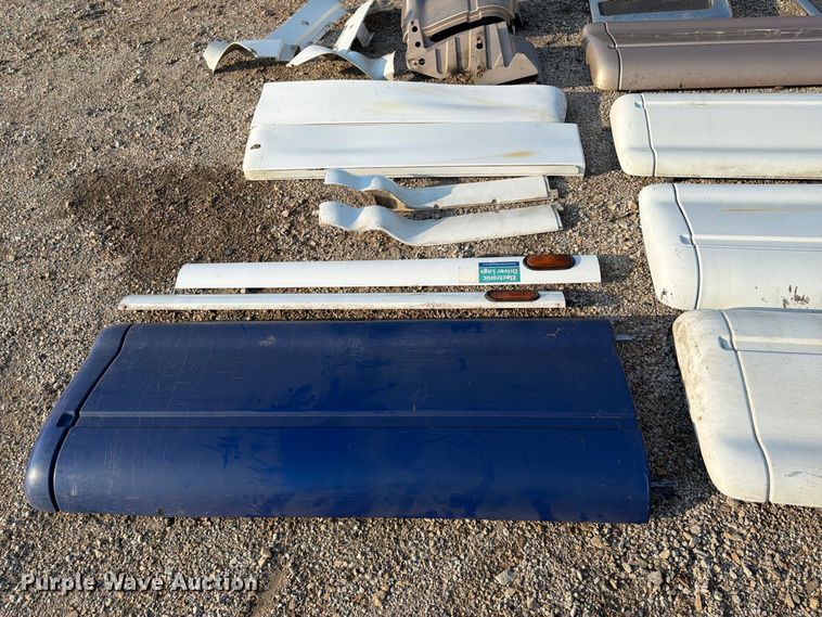 image for item MQ9167 Peterbilt 387 body parts