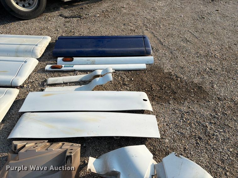image for item MQ9167 Peterbilt 387 body parts