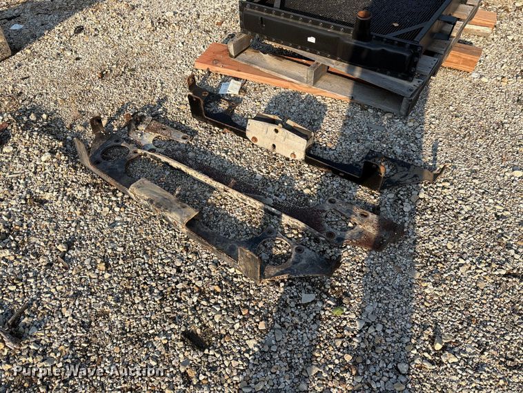 image for item MQ9167 Peterbilt 387 body parts