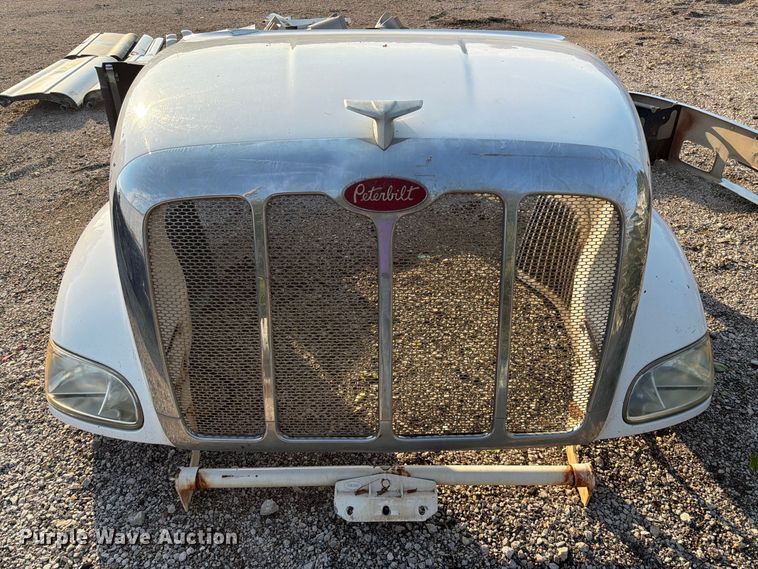 image for item MQ9167 Peterbilt 387 body parts
