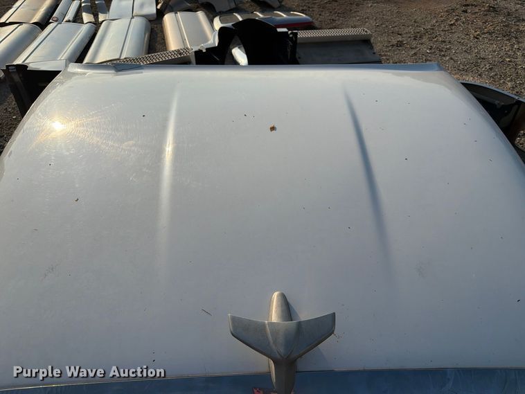 image for item MQ9167 Peterbilt 387 body parts