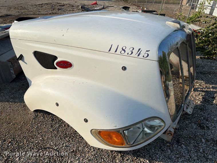 image for item MQ9167 Peterbilt 387 body parts