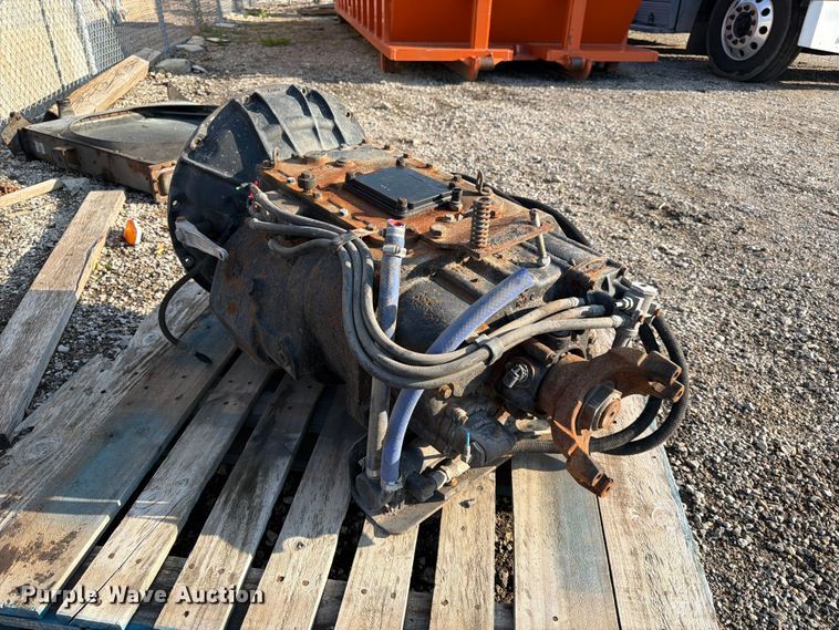 image for item MQ9168 Eaton Fuller transmission