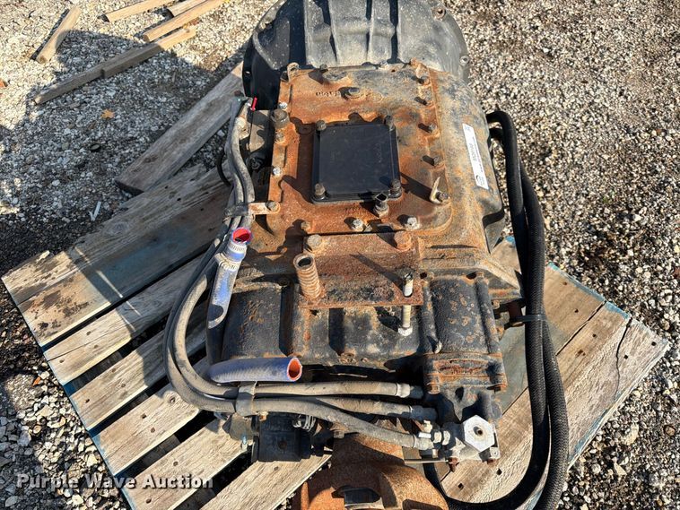 image for item MQ9168 Eaton Fuller transmission