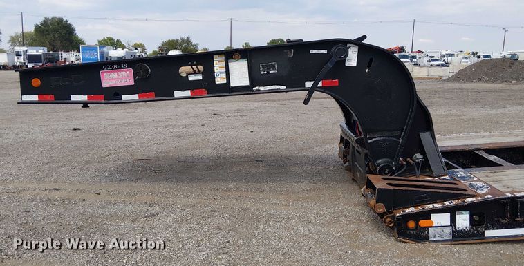 image for item NU9717 2013 Kalyn Siebert lowboy equipment trailer