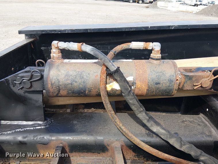 image for item NU9717 2013 Kalyn Siebert lowboy equipment trailer