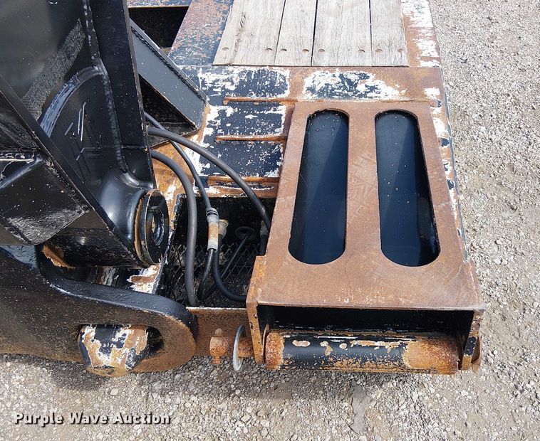 image for item NU9717 2013 Kalyn Siebert lowboy equipment trailer