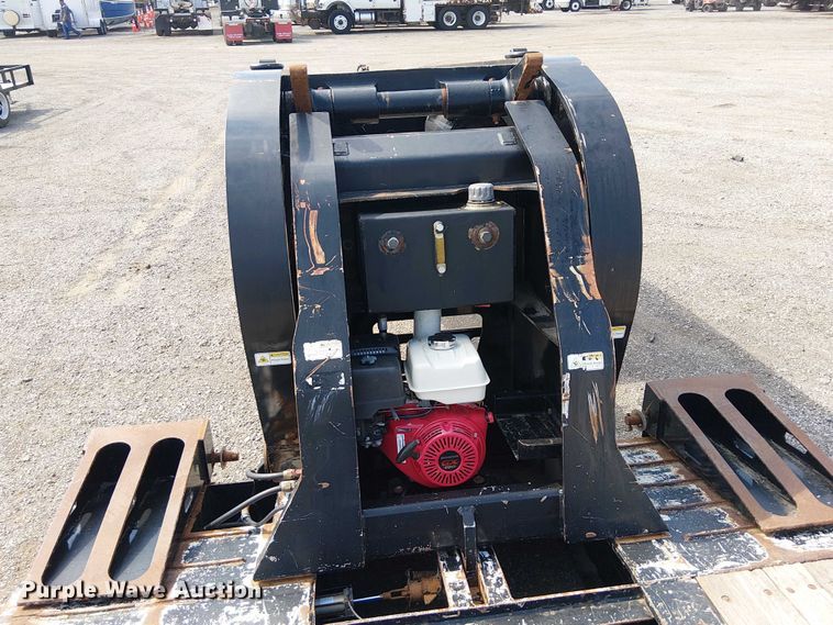 image for item NU9717 2013 Kalyn Siebert lowboy equipment trailer