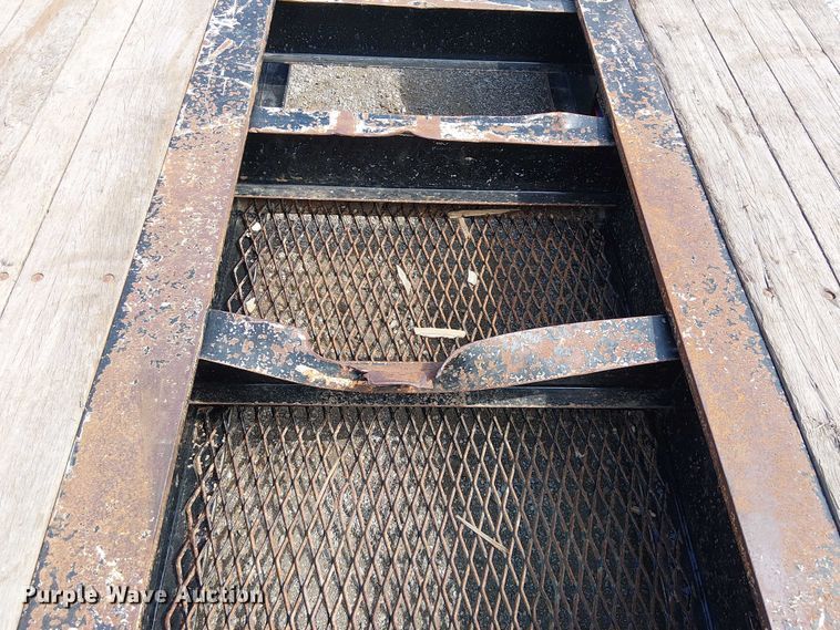 image for item NU9717 2013 Kalyn Siebert lowboy equipment trailer