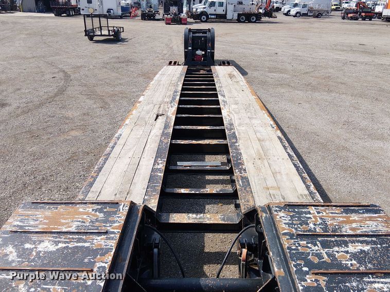 image for item NU9717 2013 Kalyn Siebert lowboy equipment trailer