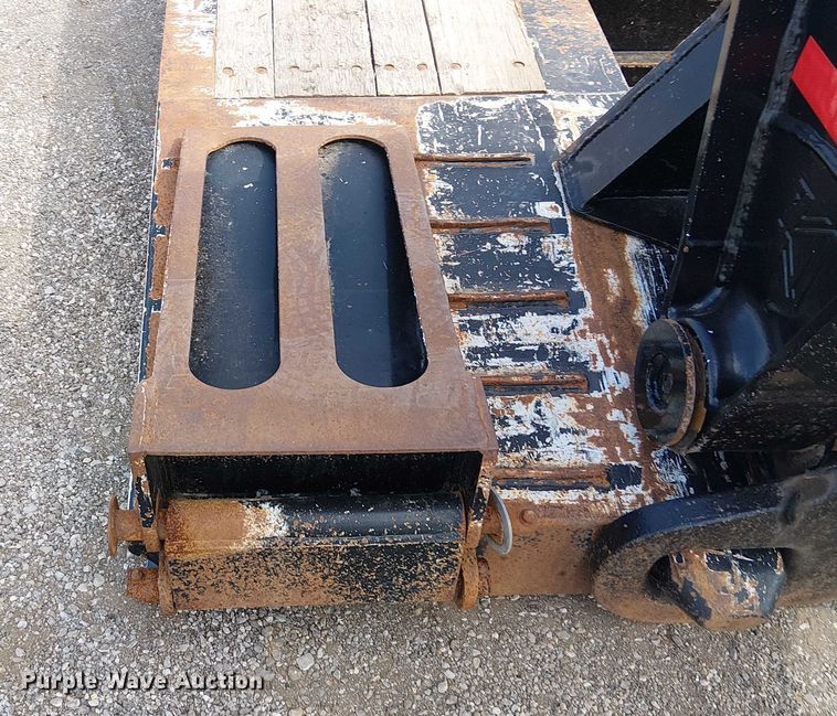 image for item NU9717 2013 Kalyn Siebert lowboy equipment trailer