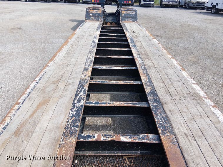 image for item NU9717 2013 Kalyn Siebert lowboy equipment trailer
