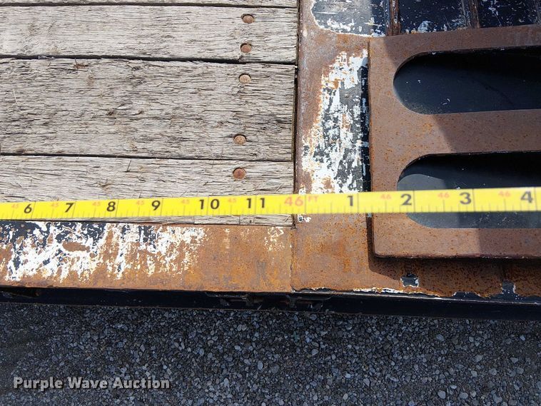 image for item NU9717 2013 Kalyn Siebert lowboy equipment trailer