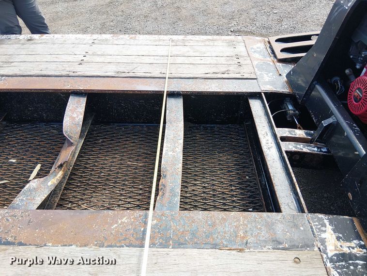 image for item NU9717 2013 Kalyn Siebert lowboy equipment trailer