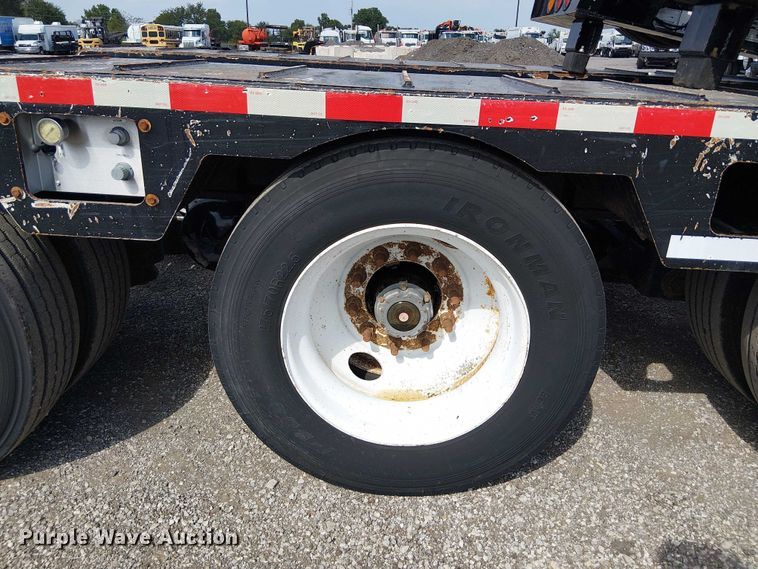 image for item NU9717 2013 Kalyn Siebert lowboy equipment trailer
