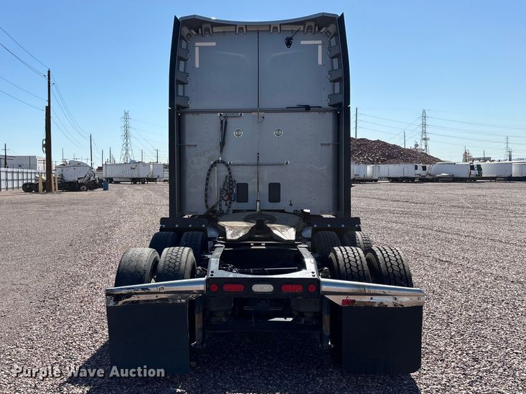 image for item YA1561 2022 Peterbilt 579 semi truck