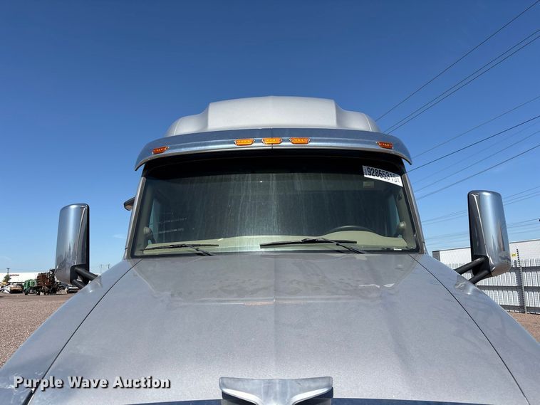 image for item YA1561 2022 Peterbilt 579 semi truck