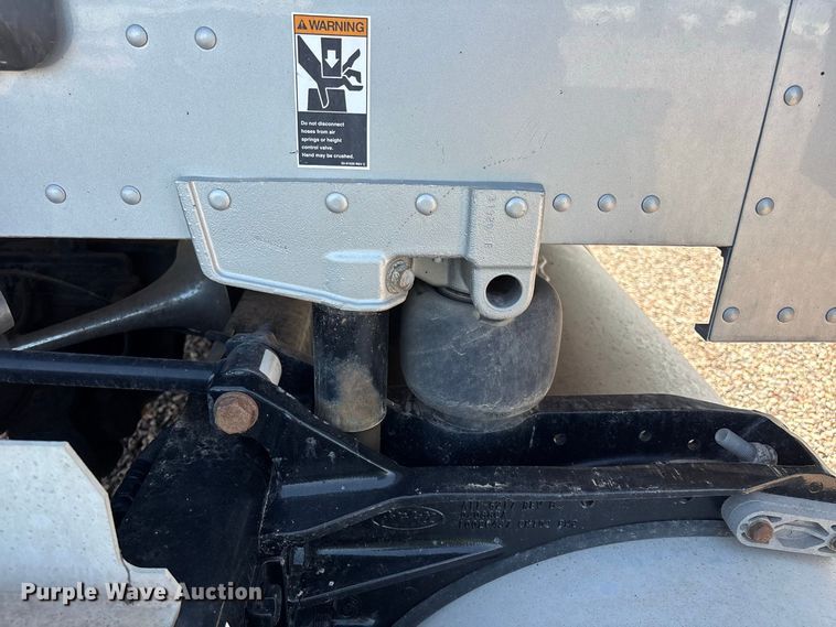 image for item YA1561 2022 Peterbilt 579 semi truck
