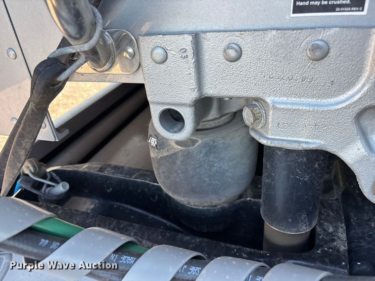 image for item YA1561 2022 Peterbilt 579 semi truck