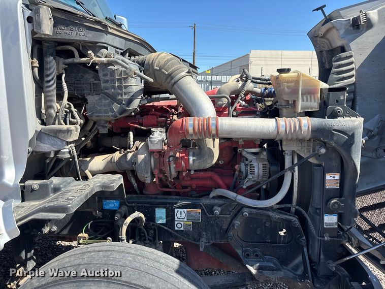 image for item YA1561 2022 Peterbilt 579 semi truck