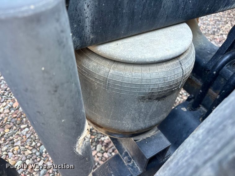 image for item YA1561 2022 Peterbilt 579 semi truck