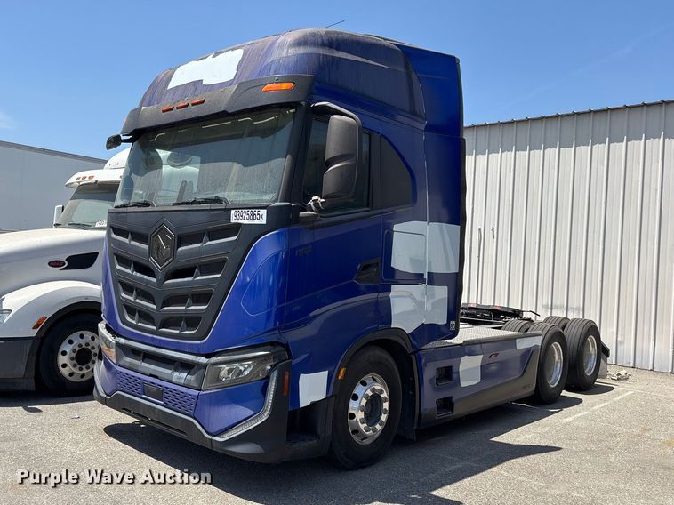 image for item YA1628 2022 Nikola TRE semi truck