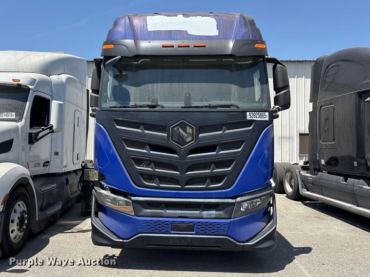 image for item YA1628 2022 Nikola TRE semi truck
