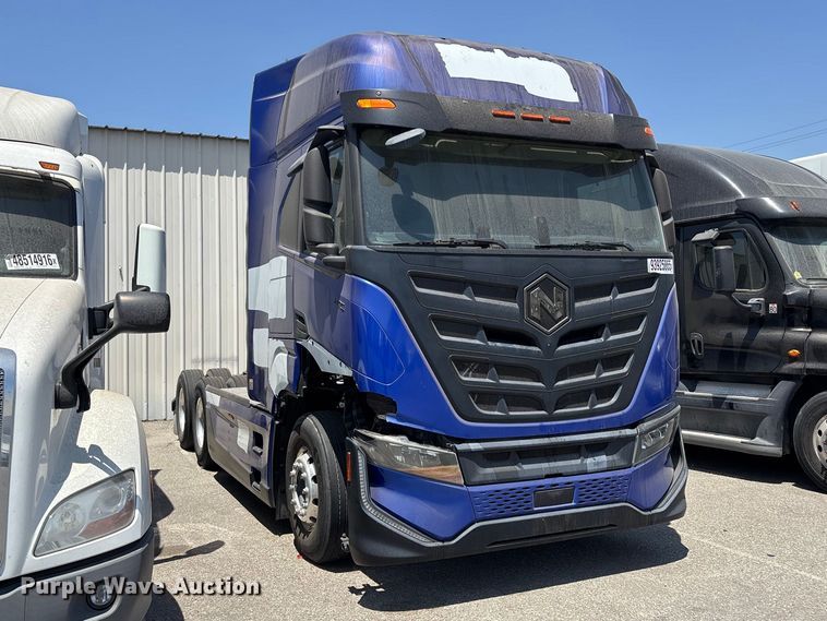 image for item YA1628 2022 Nikola TRE semi truck