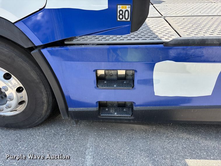 image for item YA1628 2022 Nikola TRE semi truck