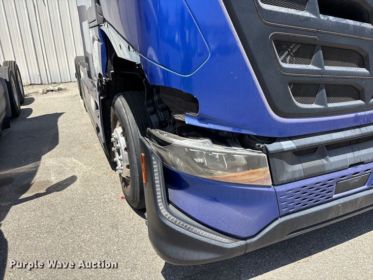 image for item YA1628 2022 Nikola TRE semi truck