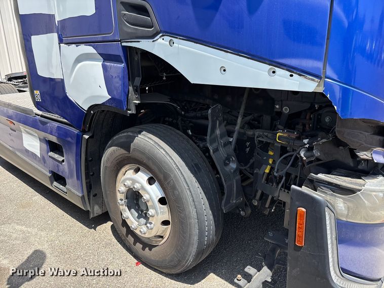 image for item YA1628 2022 Nikola TRE semi truck