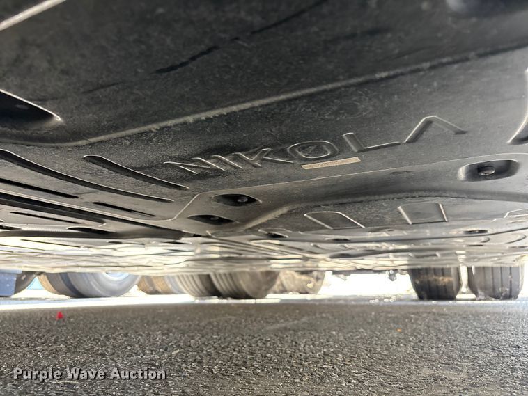 image for item YA1628 2022 Nikola TRE semi truck