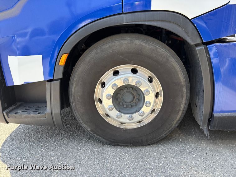 image for item YA1628 2022 Nikola TRE semi truck