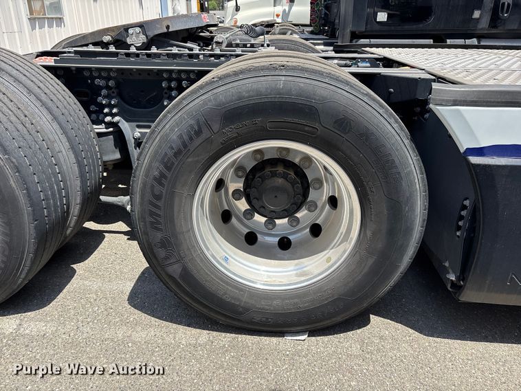 image for item YA1628 2022 Nikola TRE semi truck