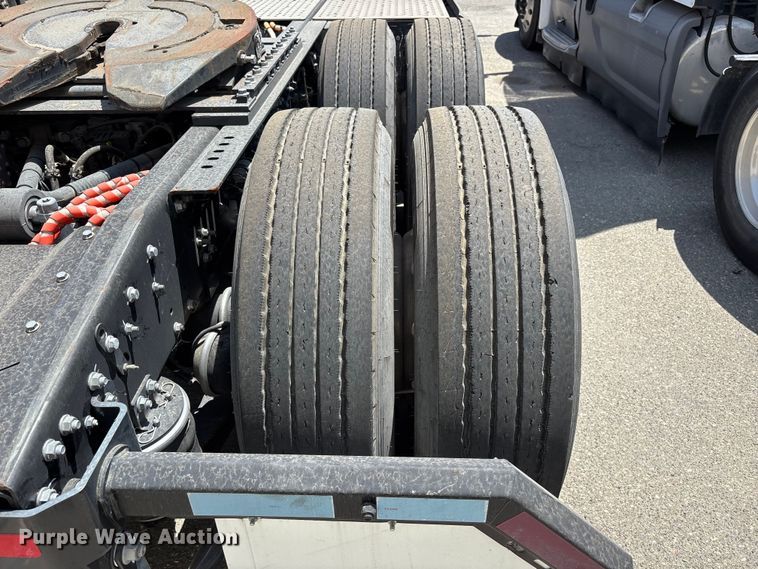 image for item YA1628 2022 Nikola TRE semi truck