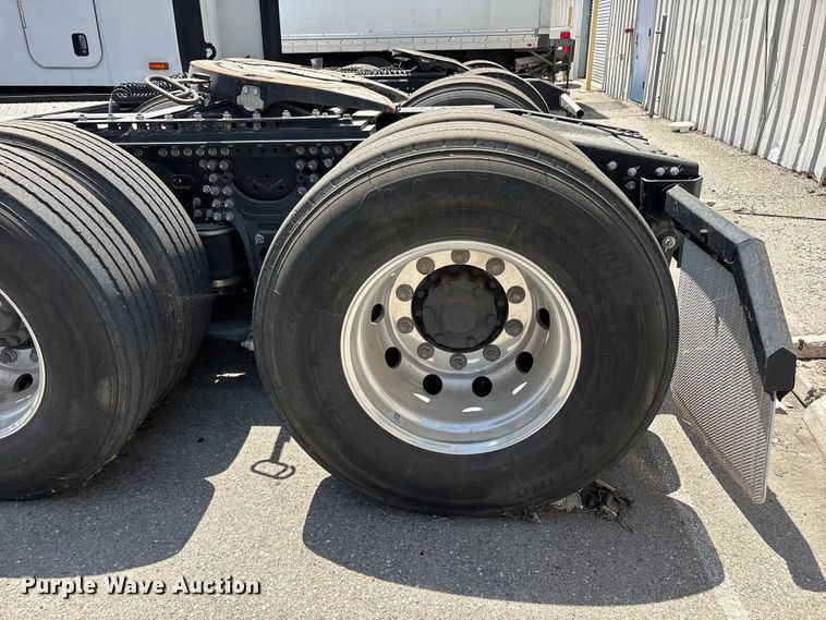image for item YA1628 2022 Nikola TRE semi truck