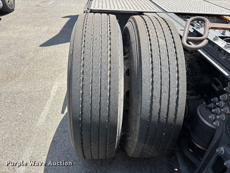 image for item YA1628 2022 Nikola TRE semi truck