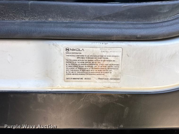 image for item YA1628 2022 Nikola TRE semi truck