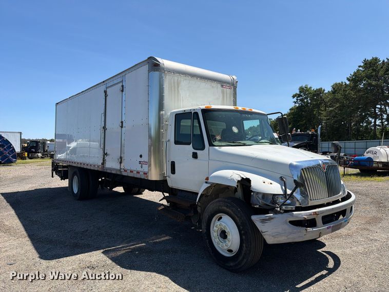 image for item YA2502 2018 International 4300 box truck