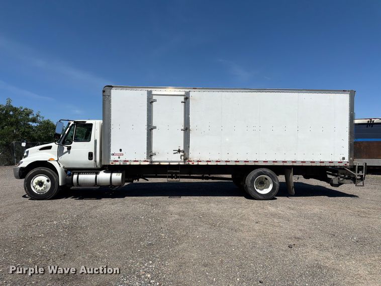 image for item YA2502 2018 International 4300 box truck